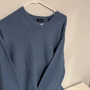 Izod Men's V-Neck Sweater in Soft Blue